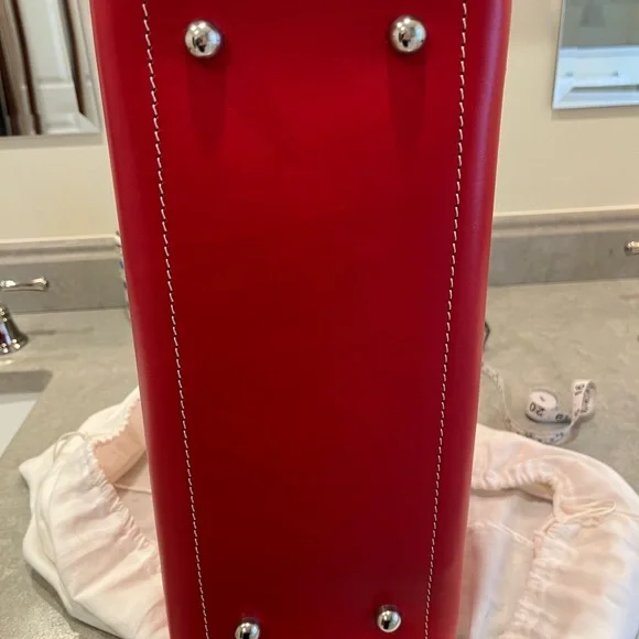 ❤️FINAL REDUCTION❤️. PRICE FIRM.
Vintage Kate Spade Handbag - Picture 10 of 14